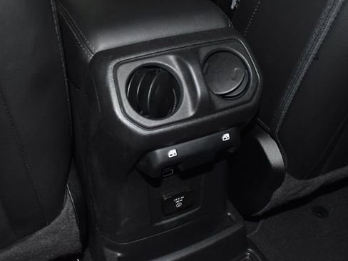 Used 2022 Jeep Wrangler Unlimited Sahara image 29