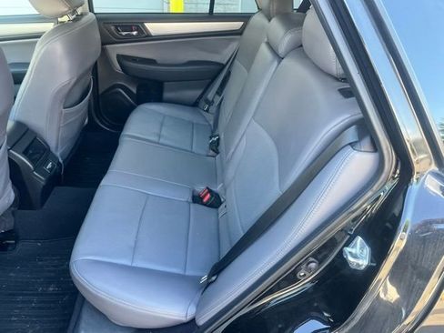 Used 2018 Subaru Outback 2.5i Premium image 12
