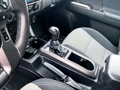 Used 2021 Toyota Tacoma TRD Off-Road image 16