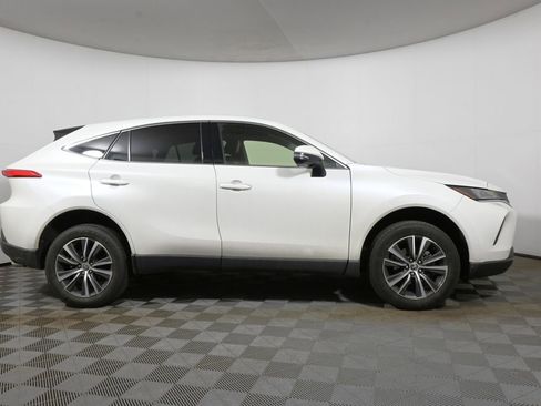 Used 2022 Toyota Venza LE image 8