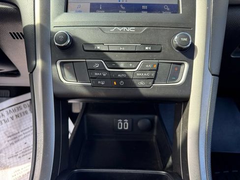Certified 2020 Ford Fusion SE FWD image 25