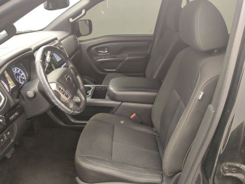 Used 2018 Nissan Titan SV w/ SV Convenience Package image 17