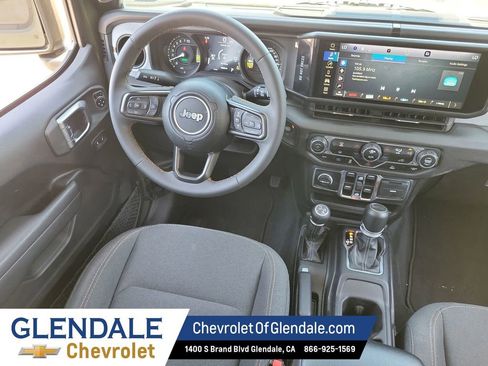 Used 2024 Jeep Wrangler Unlimited AWD/4WD image 23