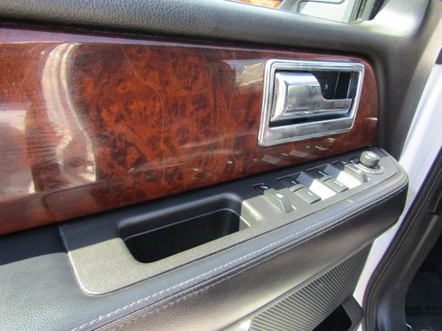 Used 2016 Lincoln Navigator L Select image 16