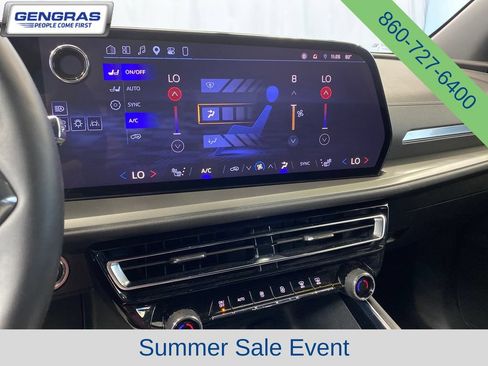 Used 2024 Chevrolet Traverse LT w/ Trailering Package AWD/4WD image 17