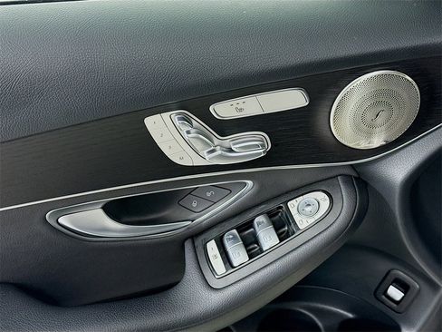 Used 2021 Mercedes-Benz GLC 300 4MATIC w/ Premium Package image 19