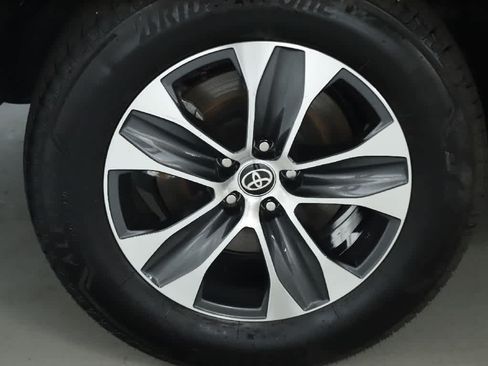 Used 2026 Toyota Highlander XLE AWD/4WD image 12