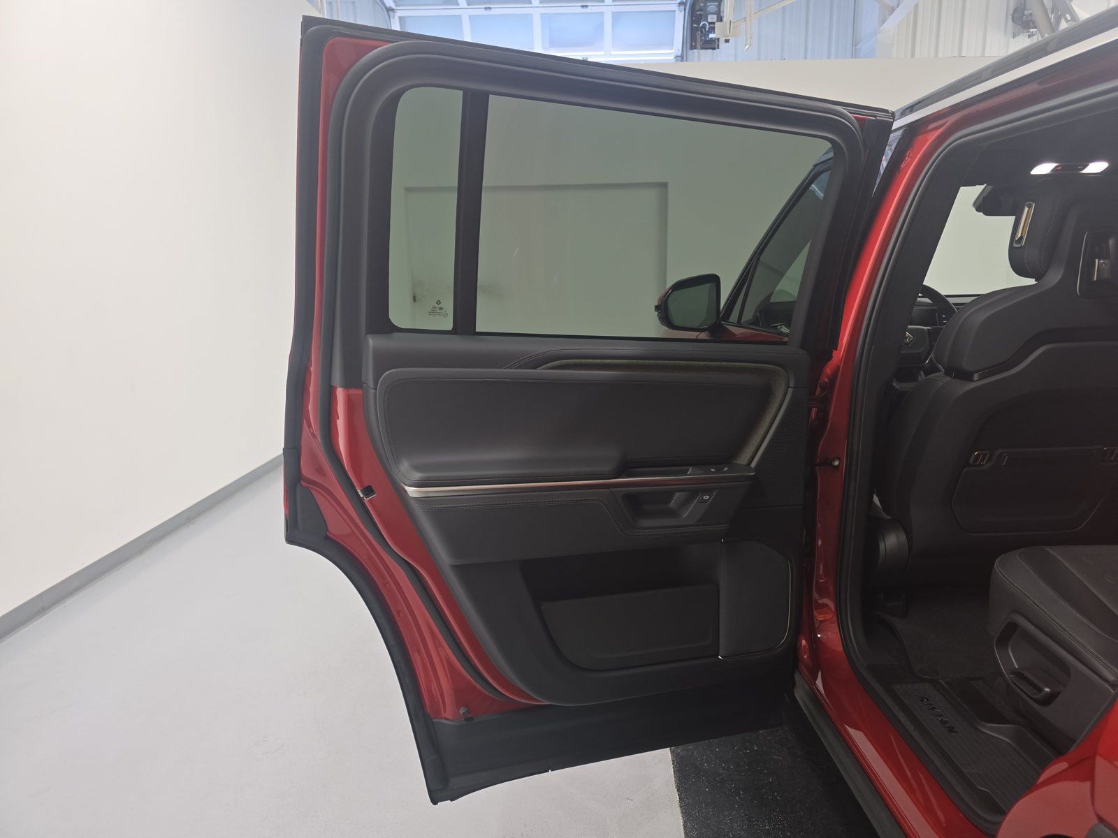 Used 2025 Rivian R1S Adventure Dual AWD/4WD image 17