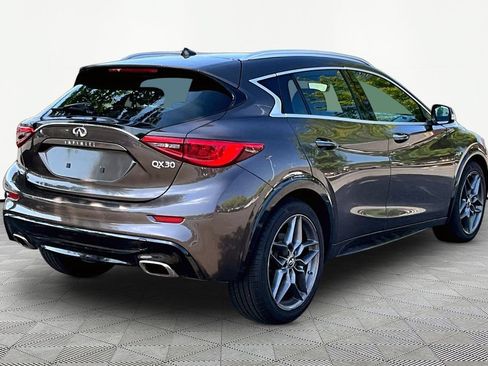 Used 2017 INFINITI QX30 Premium w/ Navigation Package FWD image 6