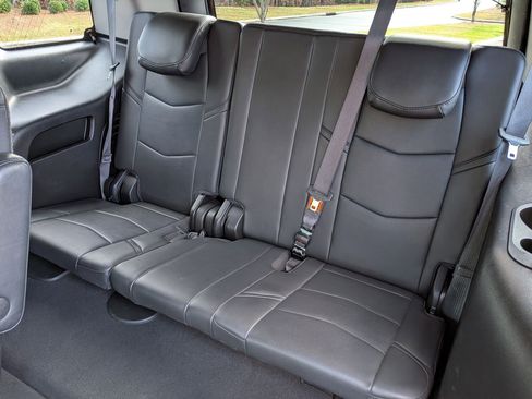 Used 2019 Cadillac Escalade Luxury image 35