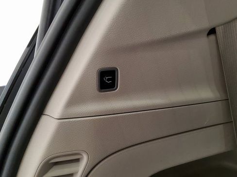 Used 2023 Chrysler Pacifica Limited image 14