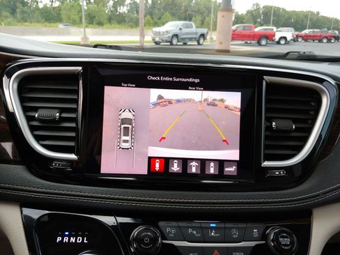 Used 2021 Chrysler Pacifica Limited w/ Premium & Safety Sphere Group AWD/4WD image 20