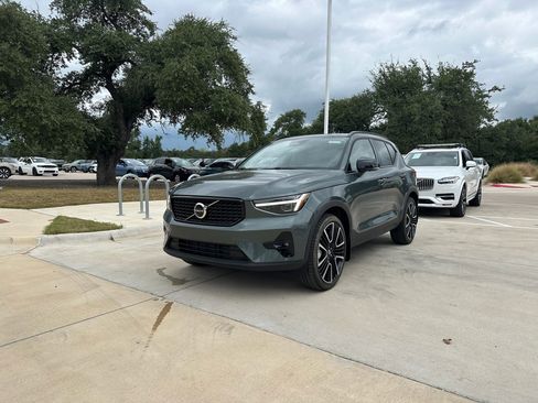 Used 2026 Volvo XC40 B5 Ultra w/ Protection Package Premier image 2