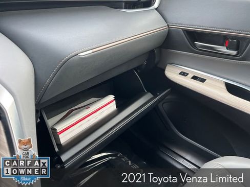 Used 2021 Toyota Venza Limited image 35