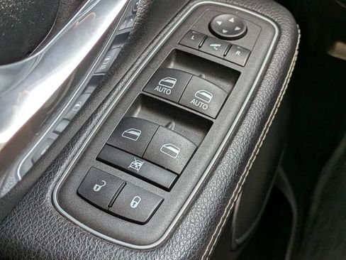 Used 2022 RAM 1500 Laramie AWD/4WD image 24