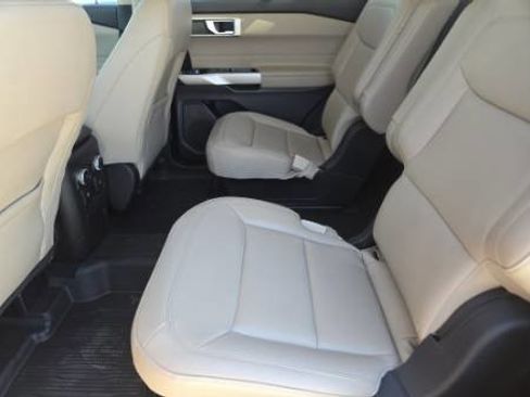 Used 2022 Ford Explorer XLT w/ Equipment Group 202A image 4