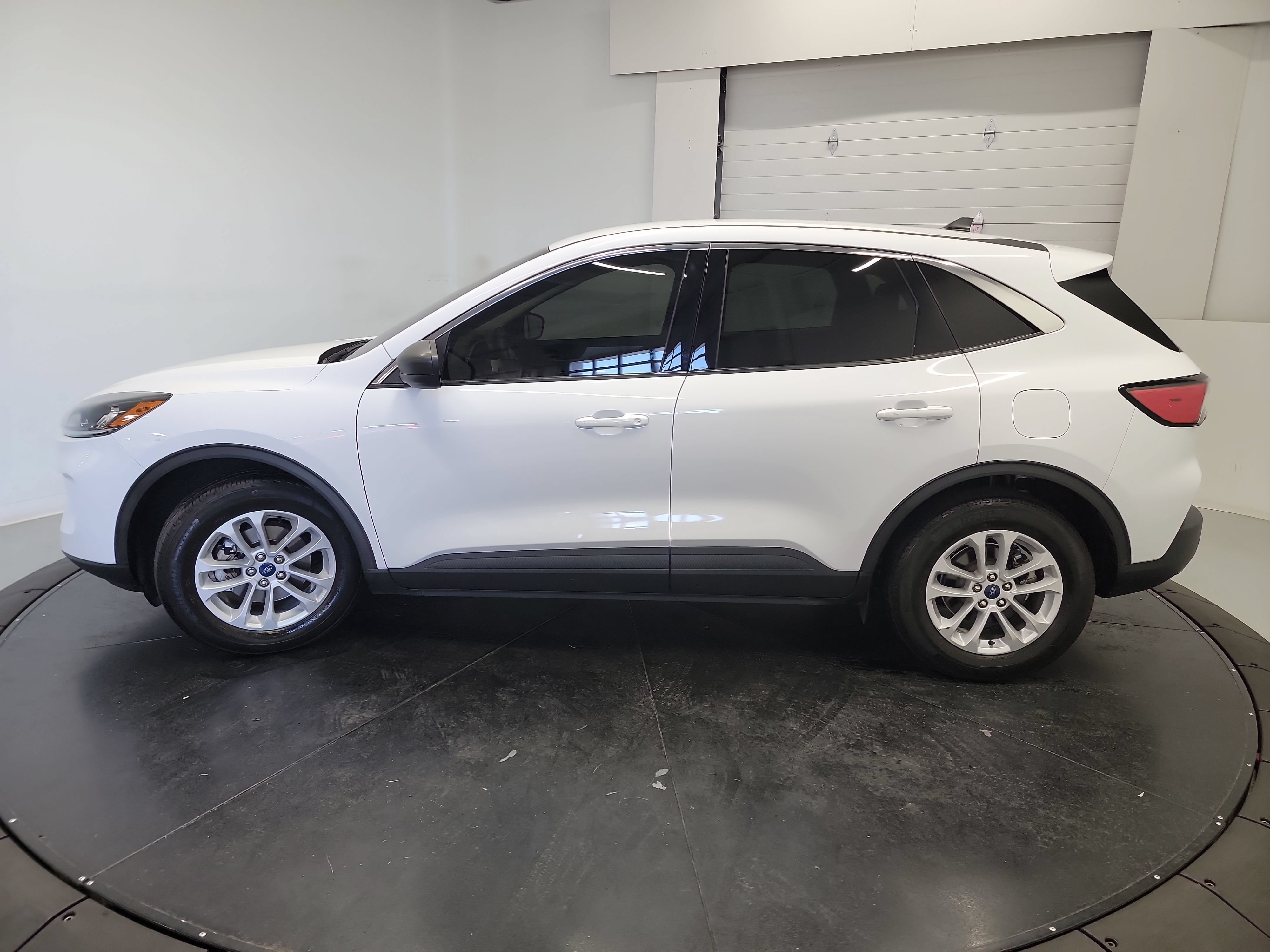 Used 2022 Ford Escape SE w/ Convenience Package FWD image 4