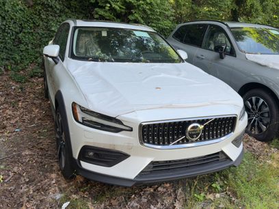 New 2025 Volvo V60 B5 Cross Country Ultra w/ Protection Package Premier