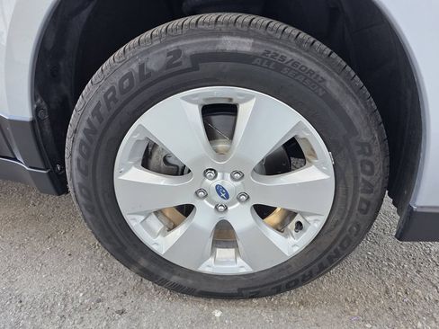 Used 2012 Subaru Outback 3.6R Limited w/ Moonroof Pkg AWD/4WD image 42