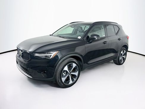 Used 2026 Volvo XC40 B5 Plus AWD/4WD image 3
