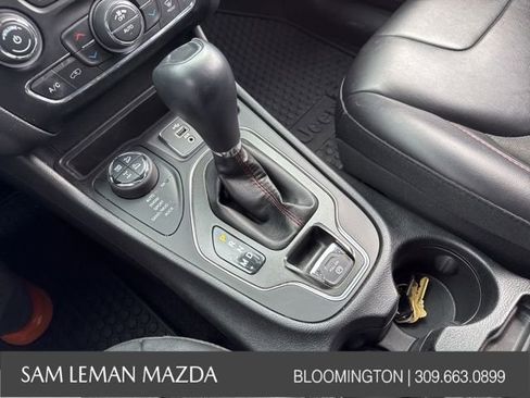 Used 2019 Jeep Cherokee Trailhawk w/ Comfort/Convenience Group image 4