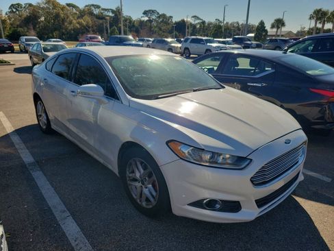 Used 2014 Ford Fusion SE w/ Equipment Group 202A image 4