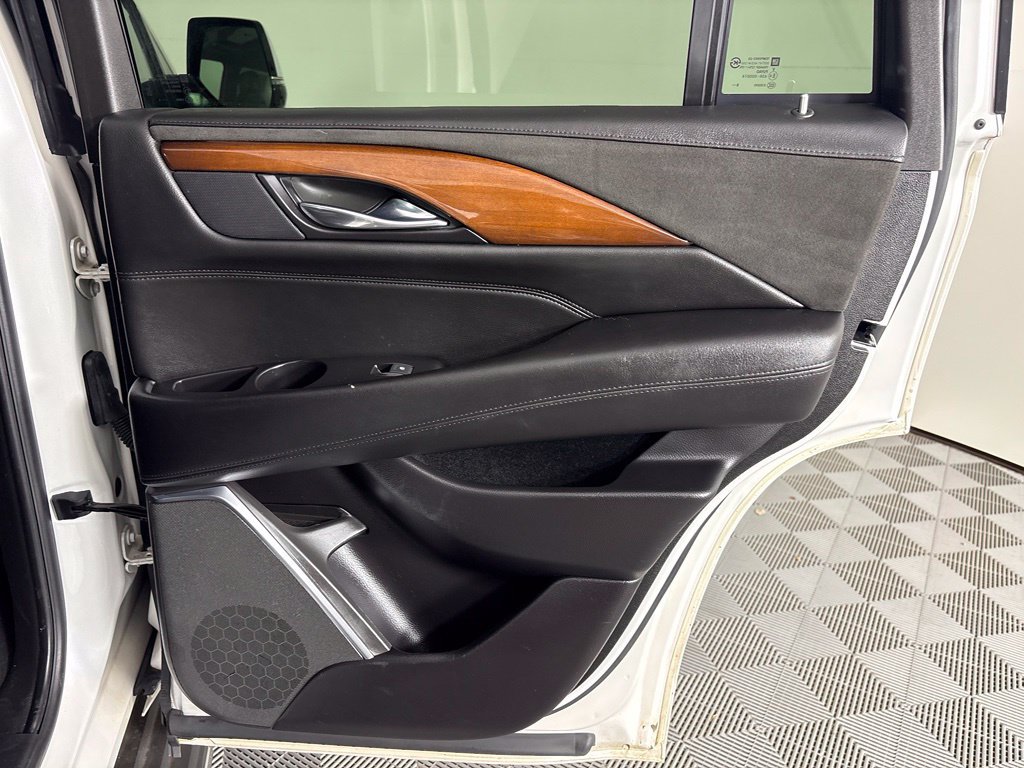 Used 2019 Cadillac Escalade Luxury AWD/4WD image 55
