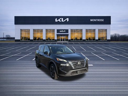 Used 2024 Nissan Rogue SV AWD/4WD image 3