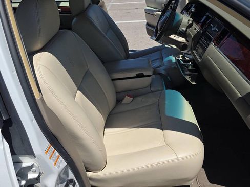 Used 2003 Lincoln Town Car Cartier RWD image 14