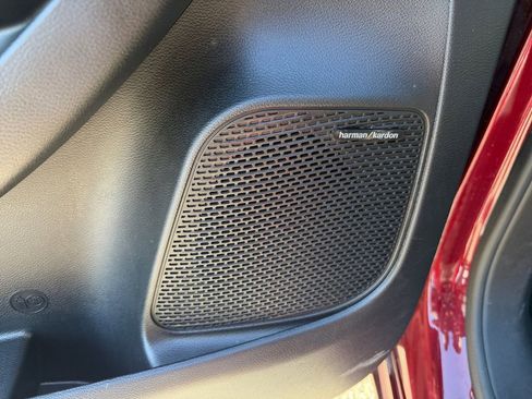 Used 2022 Chrysler Pacifica Limited w/ S Appearance Package image 13