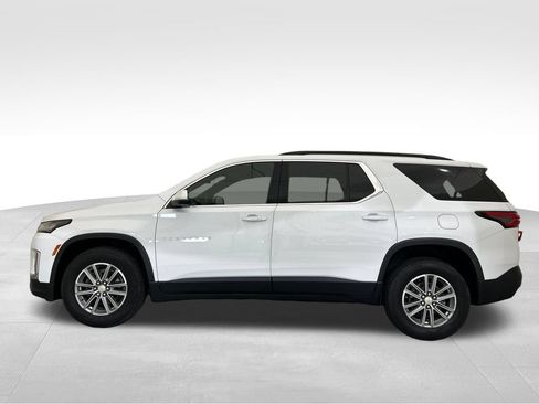 Used 2023 Chevrolet Traverse LT FWD image 2