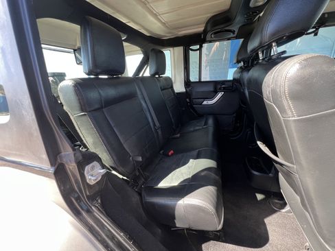 Used 2012 Jeep Wrangler Unlimited Rubicon w/ Connectivity Group image 17