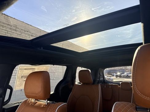 New 2026 Chrysler Pacifica Pinnacle w/ Trailer Tow Group image 29