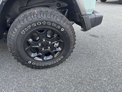 Used 2023 Jeep Wrangler Unlimited w/ Cold Weather Group AWD/4WD image 8