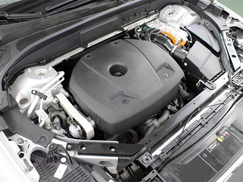 Certified 2023 Volvo XC60 T8 Ultimate image 32