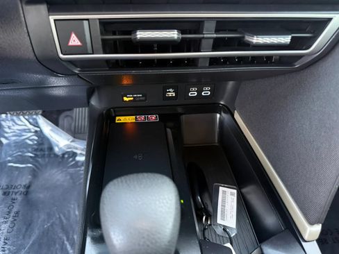 Used 2025 Toyota Camry LE FWD image 33