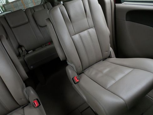 Used 2015 Chrysler Town & Country Touring-L w/ Driver Convenience Group FWD image 14
