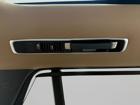 Certified 2025 Land Rover Range Rover SE AWD/4WD image 32