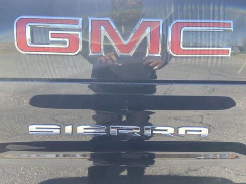 Certified 2022 GMC Sierra 1500 SLT w/ SLT Premium Package AWD/4WD image 32