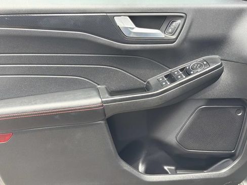 Certified 2025 Ford Escape ST-Line Select AWD/4WD image 17