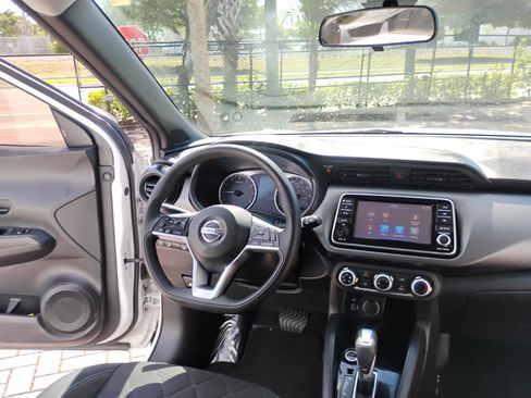 Used 2020 Nissan Kicks S image 61