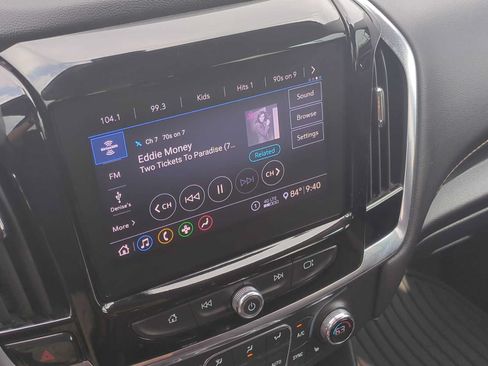 Used 2020 Chevrolet Traverse LT FWD image 13