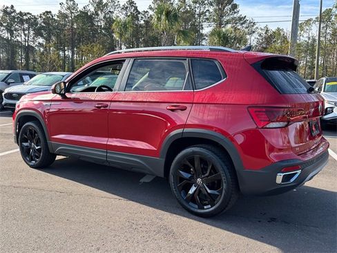 Used 2022 Volkswagen Taos SE image 4