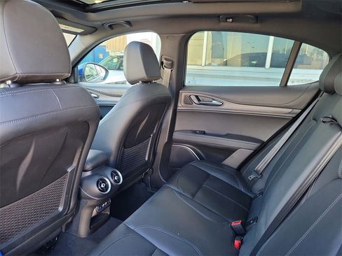 Used 2023 Alfa Romeo Stelvio Ti image 6