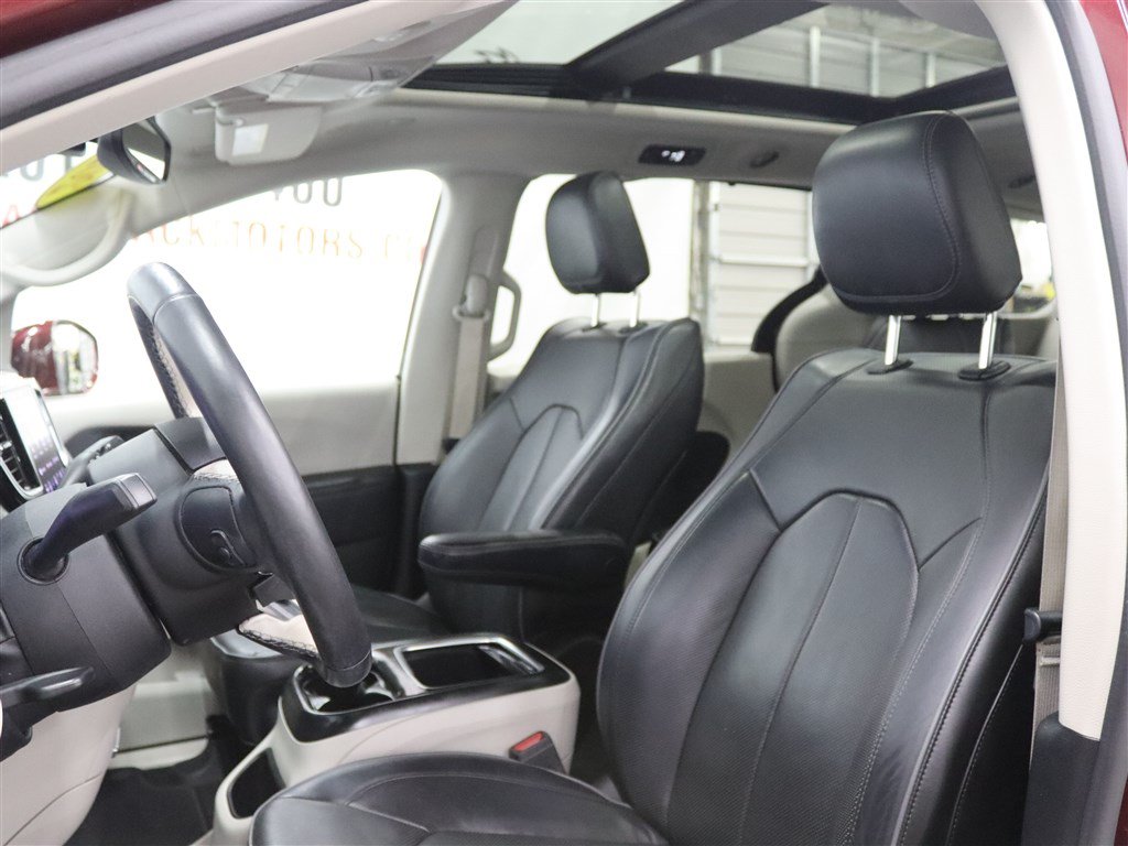 Used 2020 Chrysler Pacifica Limited FWD image 12