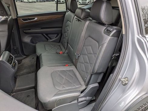 Used 2024 Volkswagen Atlas SE AWD/4WD image 20