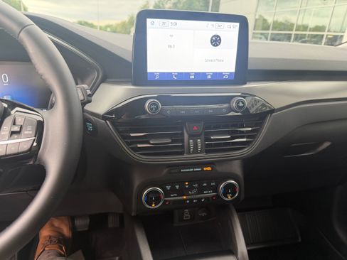 Certified 2024 Ford Escape Active AWD/4WD image 23