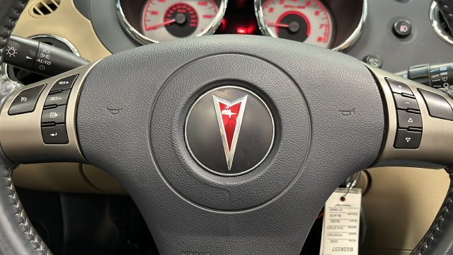 Used 2006 Pontiac Solstice Convertible w/ Premium Package RWD image 14