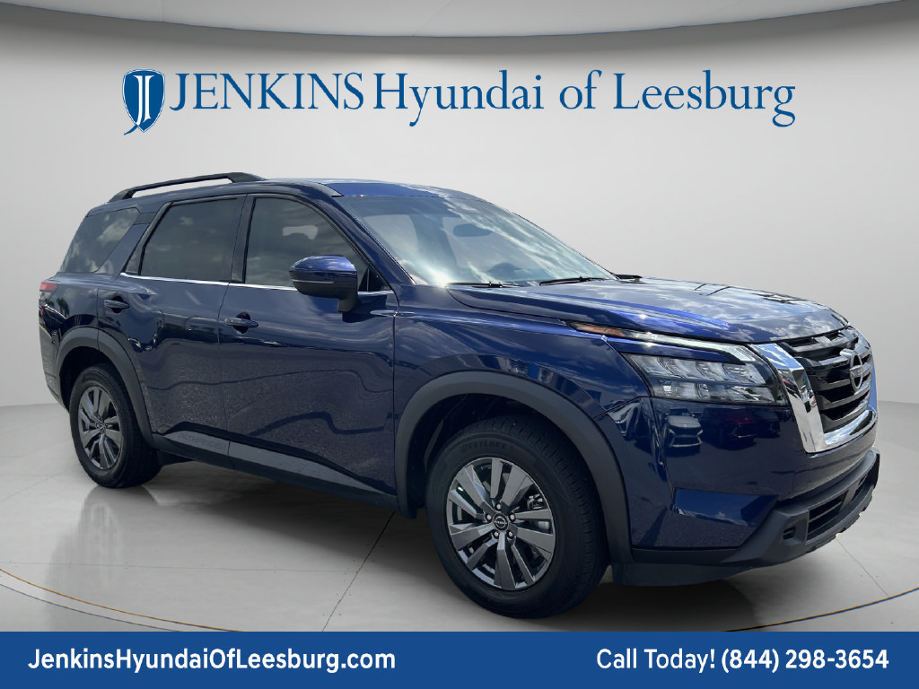 Used 2025 Nissan Pathfinder SV FWD image 1