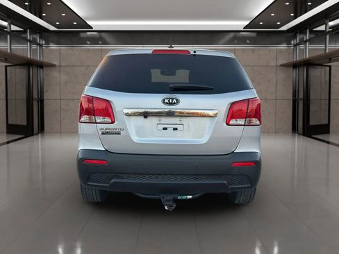 Used 2011 Kia Sorento LX w/ Convenience Pkg FWD image 11